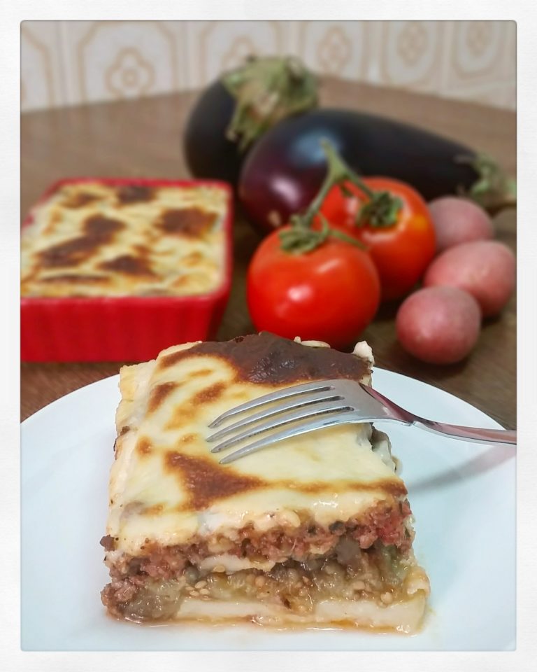 Мусака с печеными баклажанами и белым вином